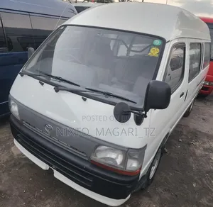 Toyota HiAce 2003 White