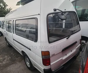 Toyota HiAce 2003 White