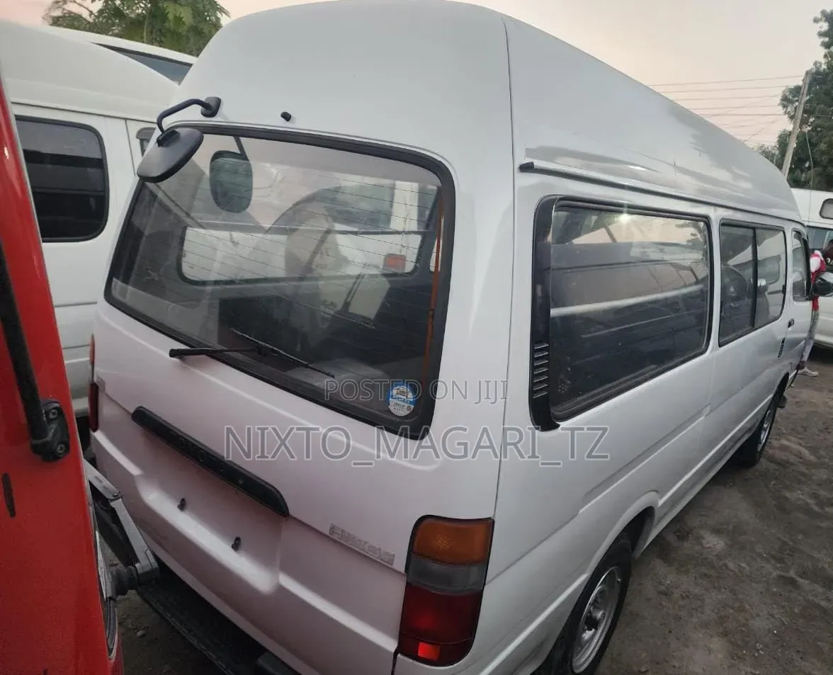 Toyota HiAce 2003 White