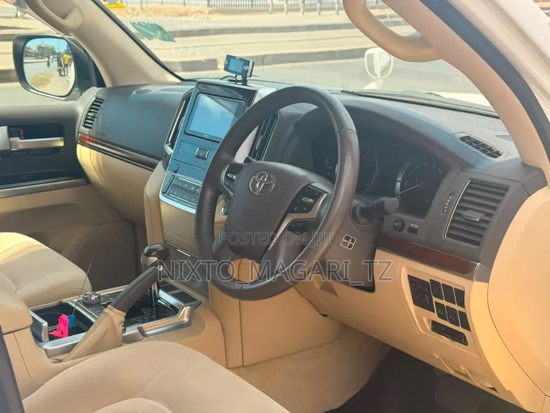 Toyota Land Cruiser 2016 Off white