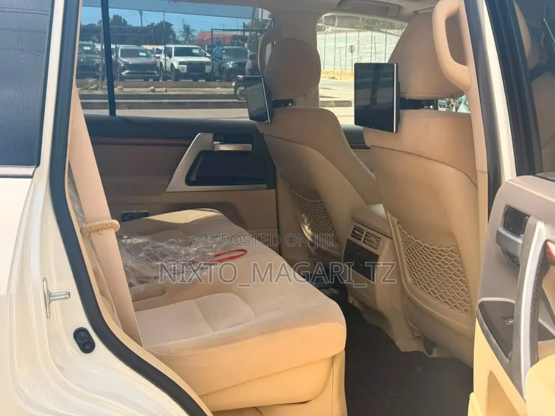 Toyota Land Cruiser 2016 Off white