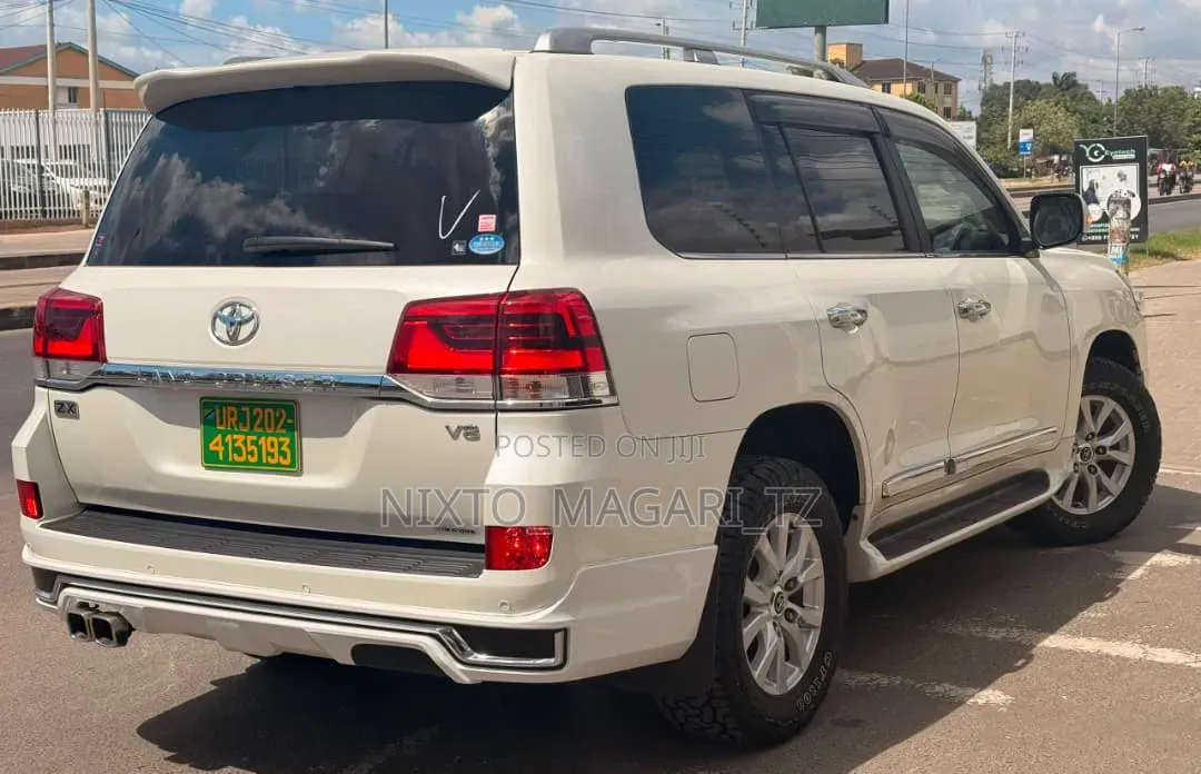 Toyota Land Cruiser 2016 Off white