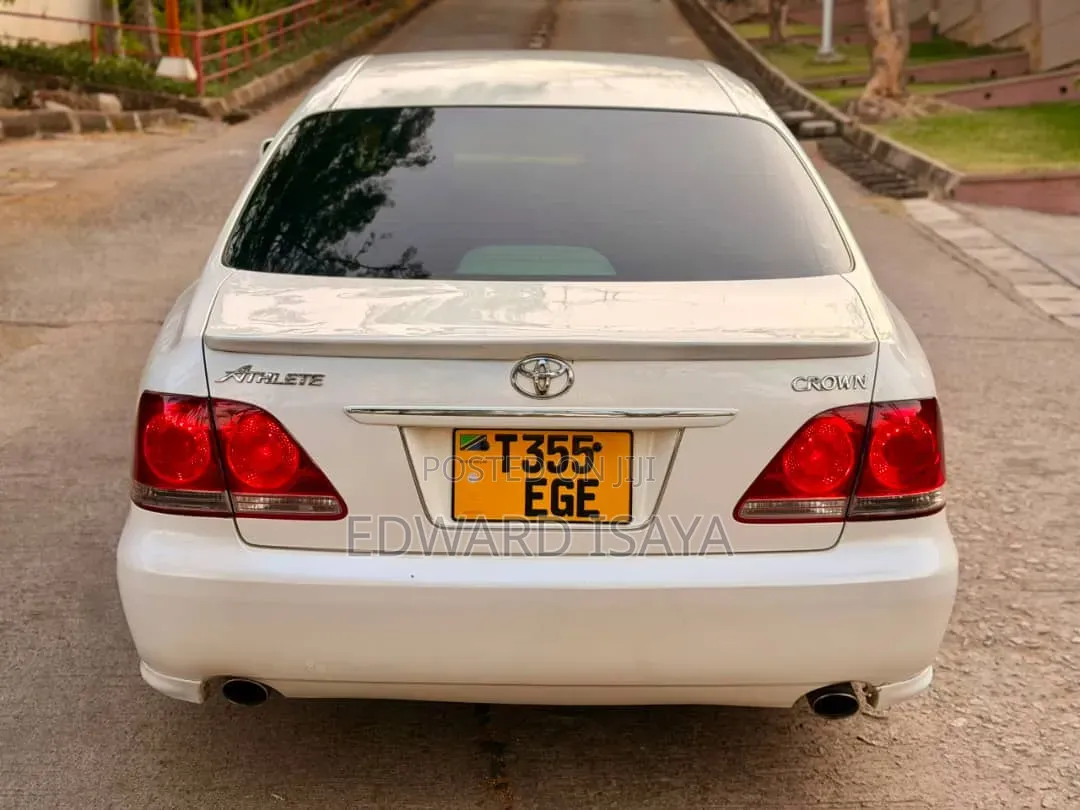 Toyota Crown 2006 White