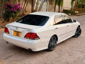 Toyota Crown 2006 White