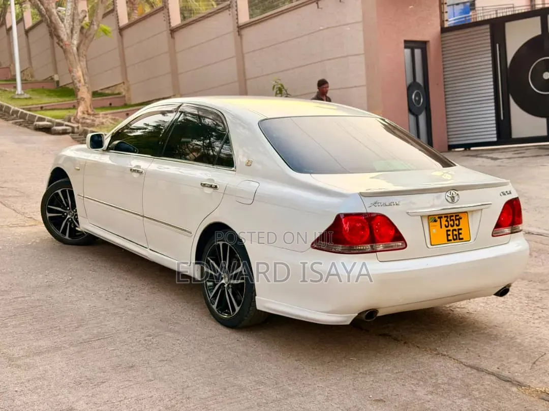 Toyota Crown 2006 White