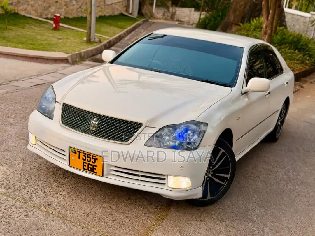 Toyota Crown 2006 White