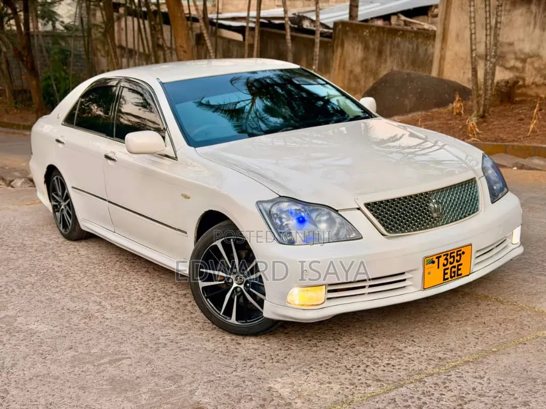 Toyota Crown 2006 White