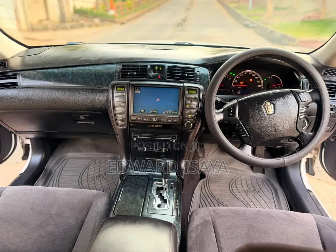 Toyota Crown 2006 White