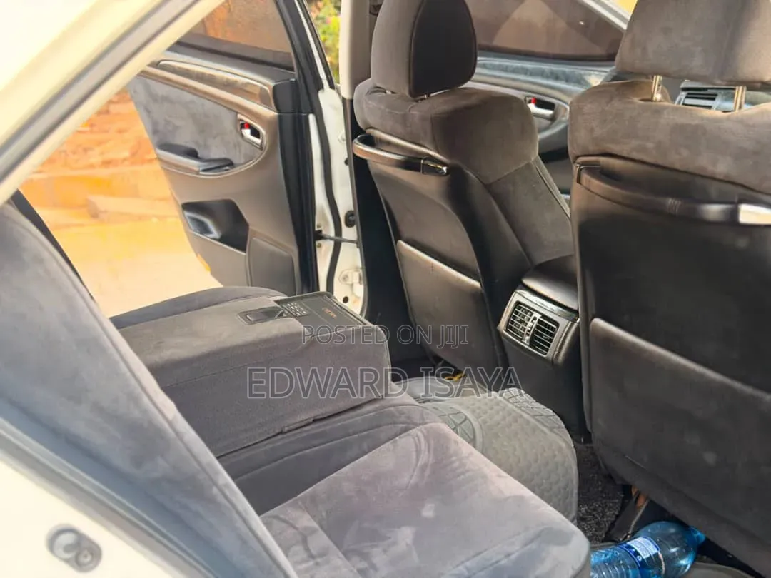 Toyota Crown 2006 White