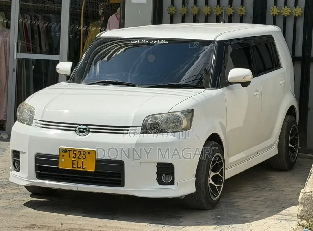 Toyota Corolla Rumion 2009 White