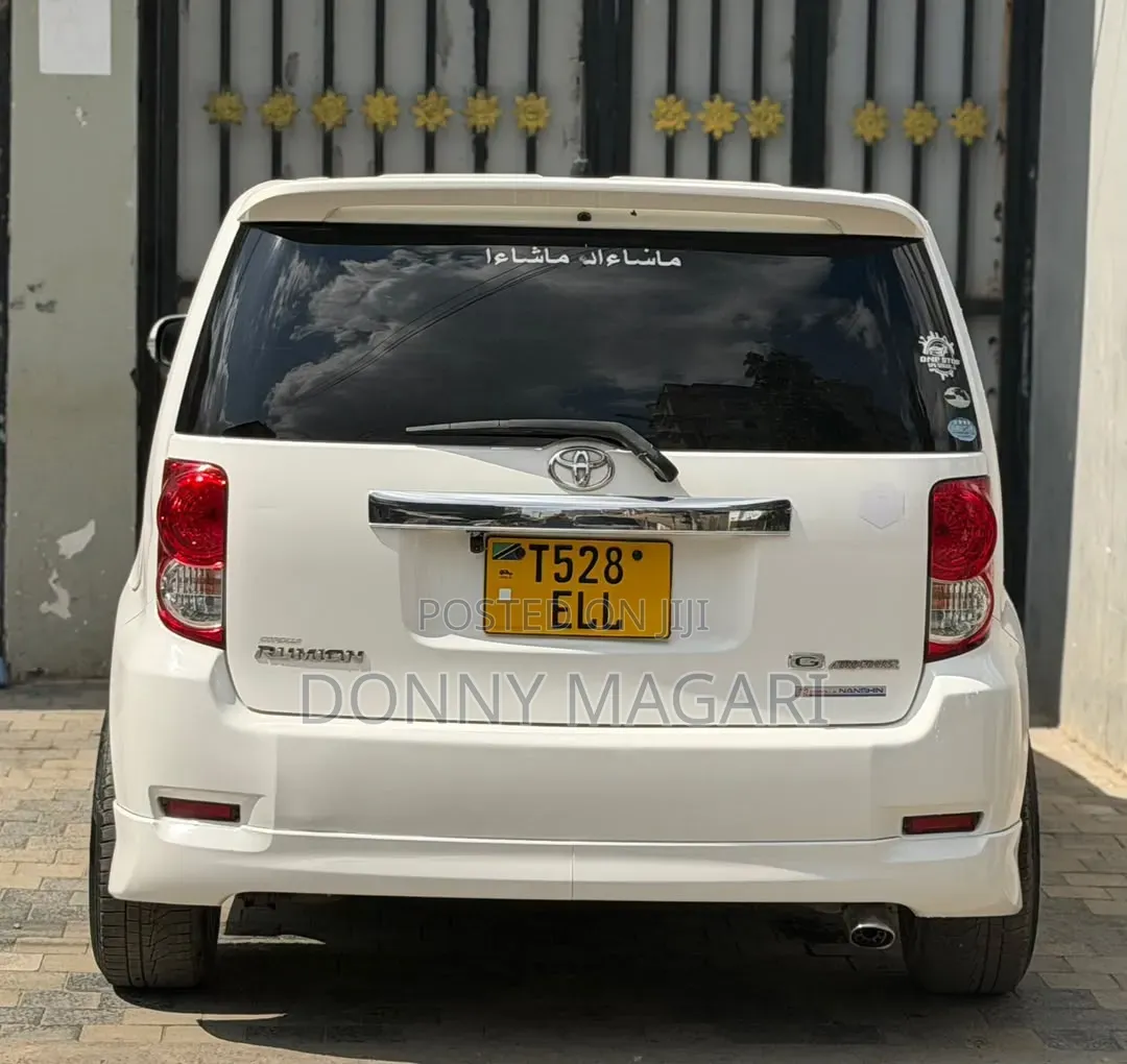 Toyota Corolla Rumion 2009 White
