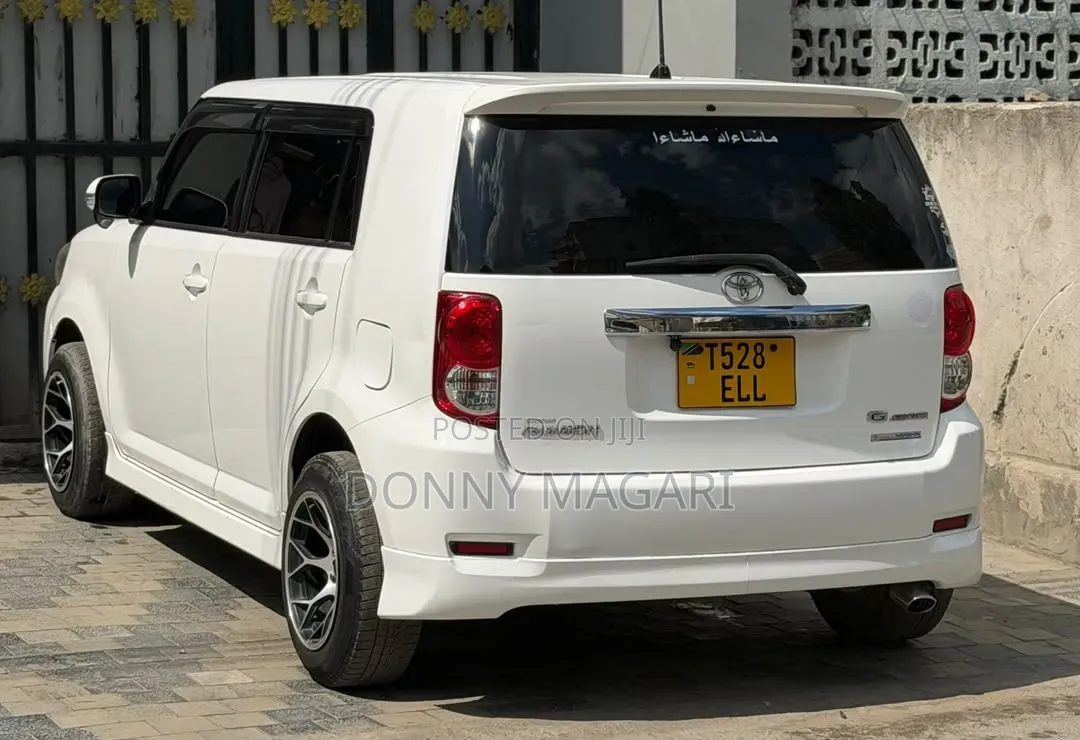 Toyota Corolla Rumion 2009 White