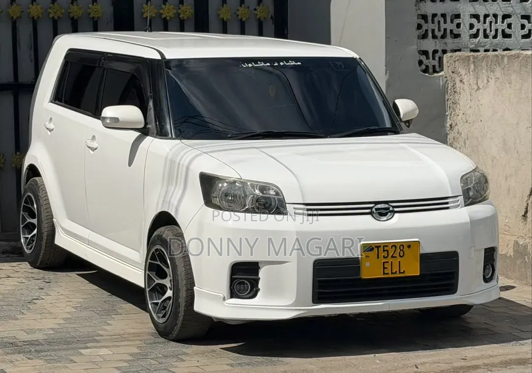 Toyota Corolla Rumion 2009 White