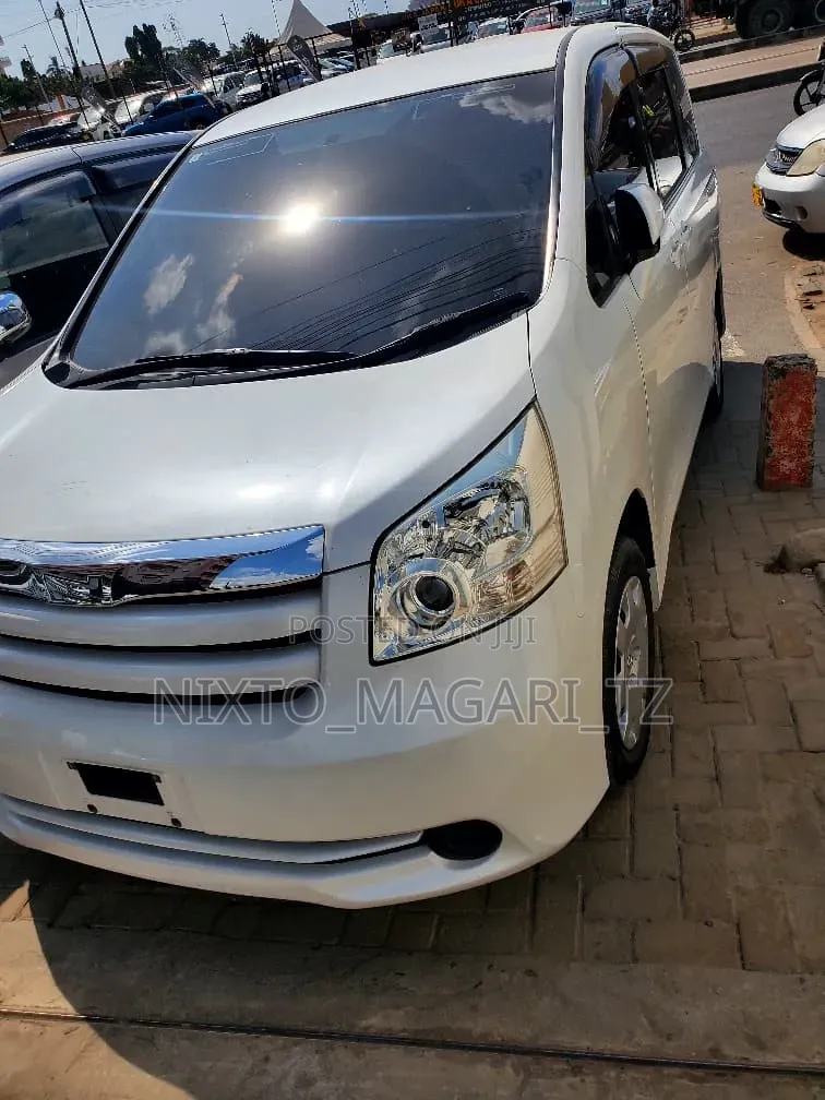 Toyota Noah 2009 White