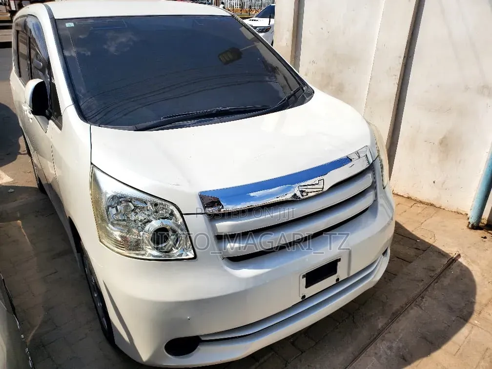 Toyota Noah 2009 White