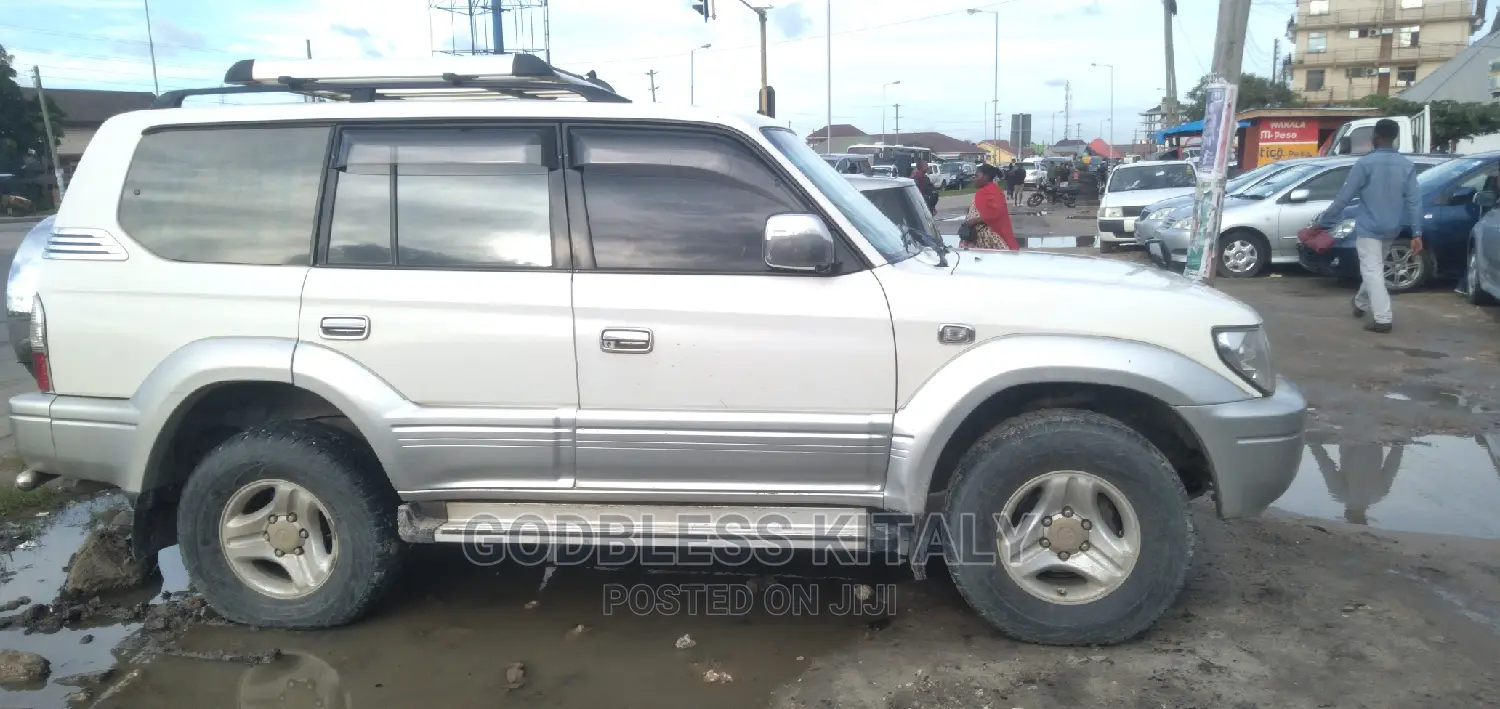 Toyota Land Cruiser Prado 2001 White