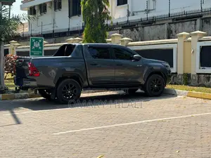 Toyota Hilux 2025 Gray