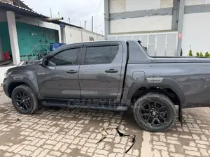 Toyota Hilux 2025 Gray