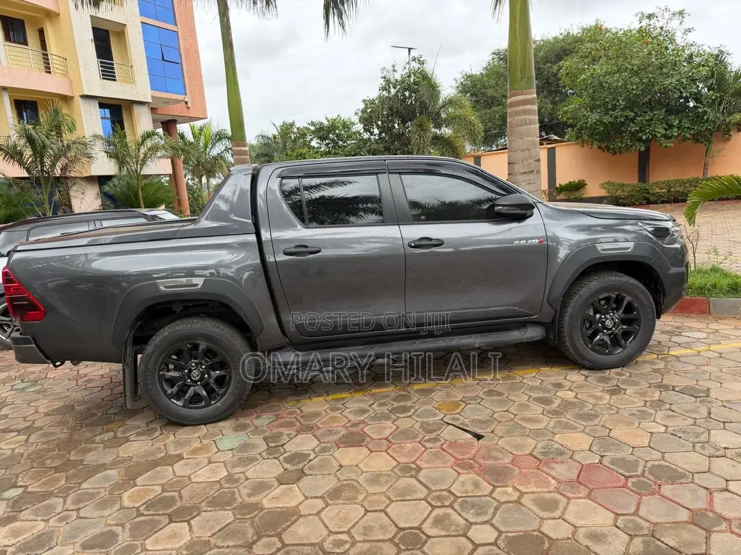 Toyota Hilux 2025 Gray