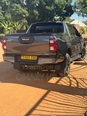 Toyota Hilux 2025 Gray