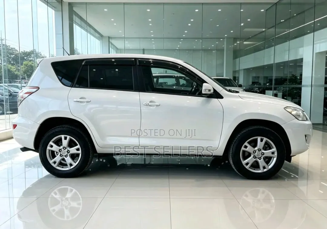Toyota RAV4 2011 White