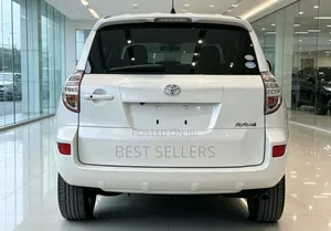 Toyota RAV4 2011 White