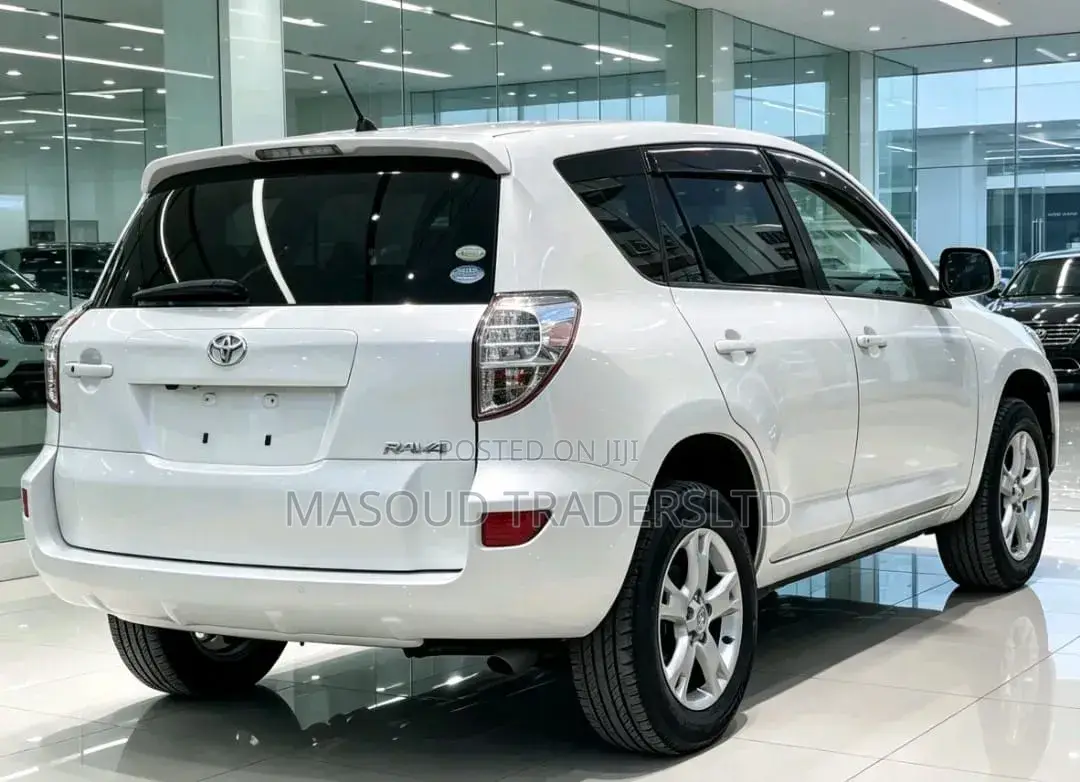 Toyota RAV4 2011 White