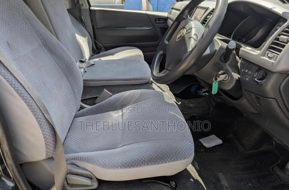 Toyota HiAce 2009 Black