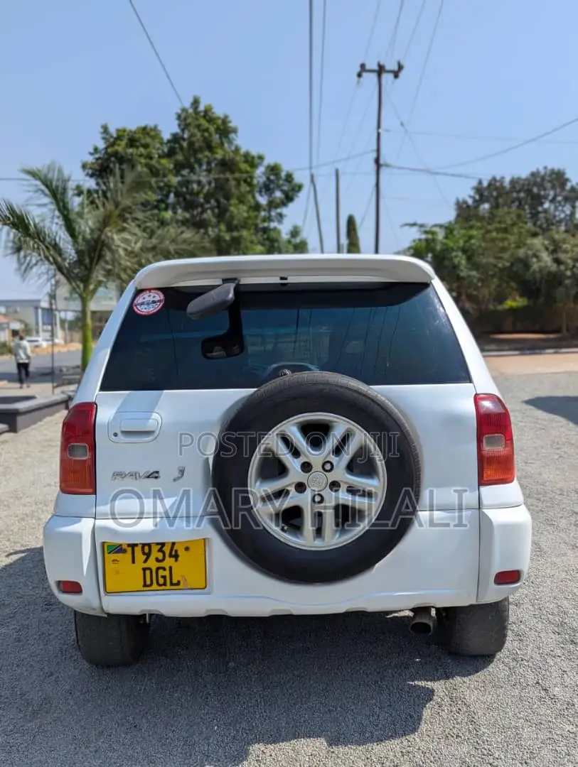 Toyota RAV4 2005 White