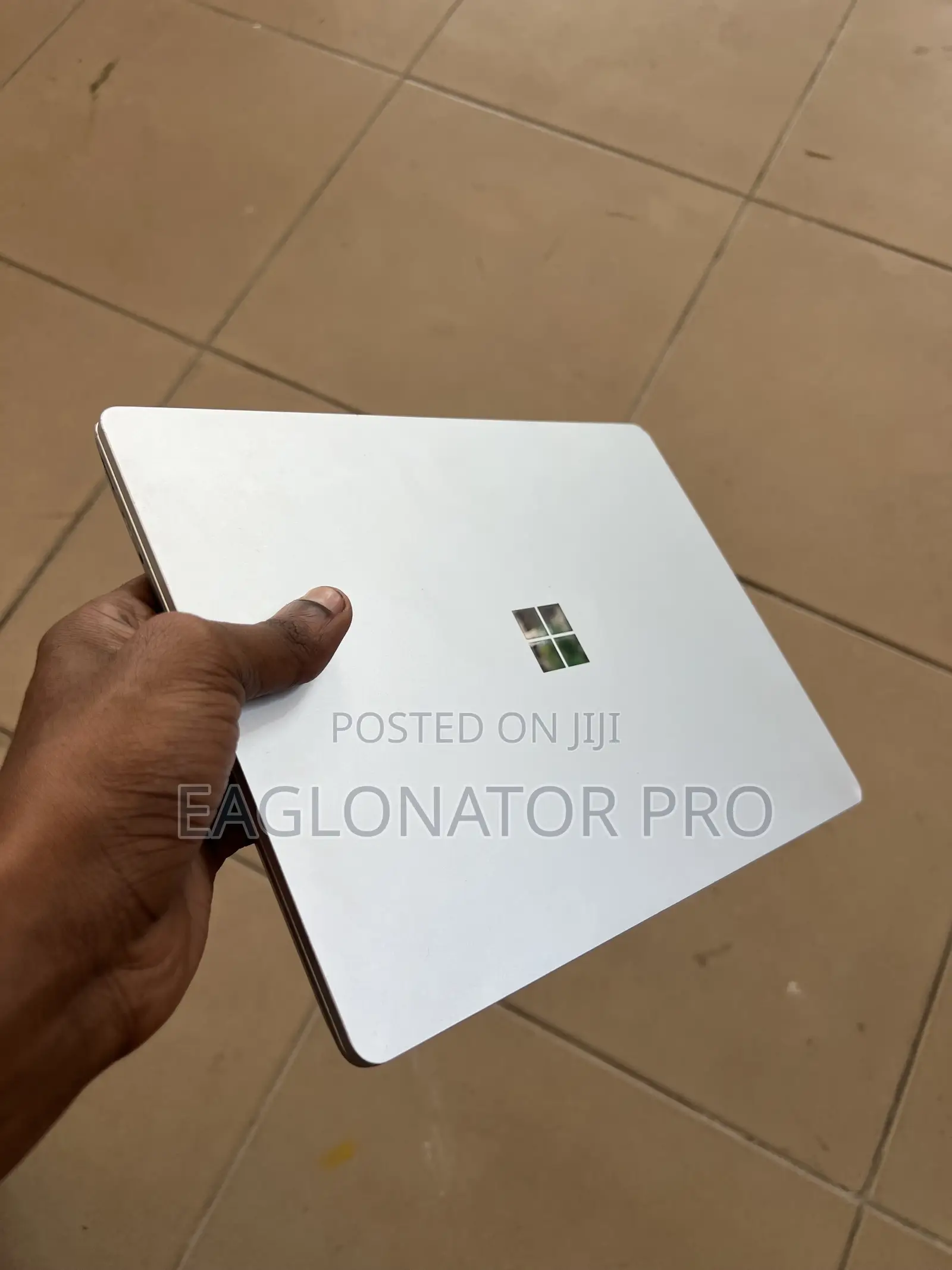 New Laptop Microsoft Surface Go 8GB Intel Core i5 SSD 256GB