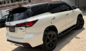 Toyota Fortuner 2.8 D AWD 2017 White
