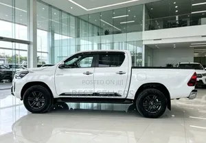 Toyota Hilux 2021 White