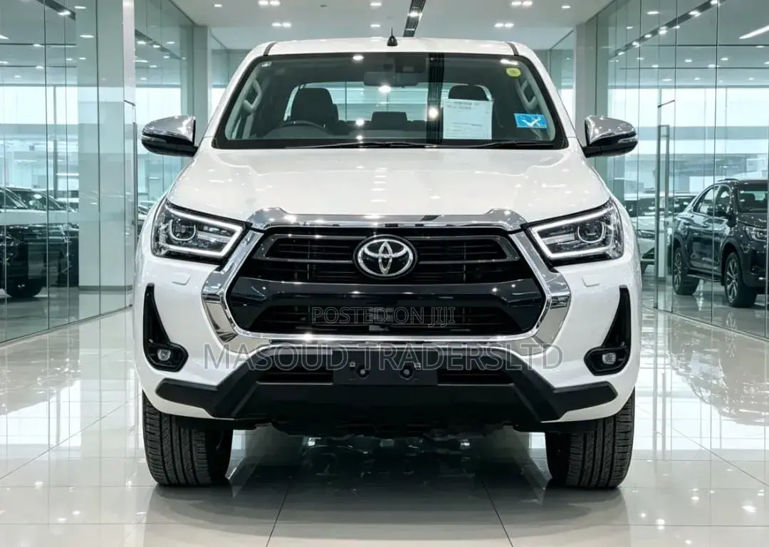Toyota Hilux 2021 White