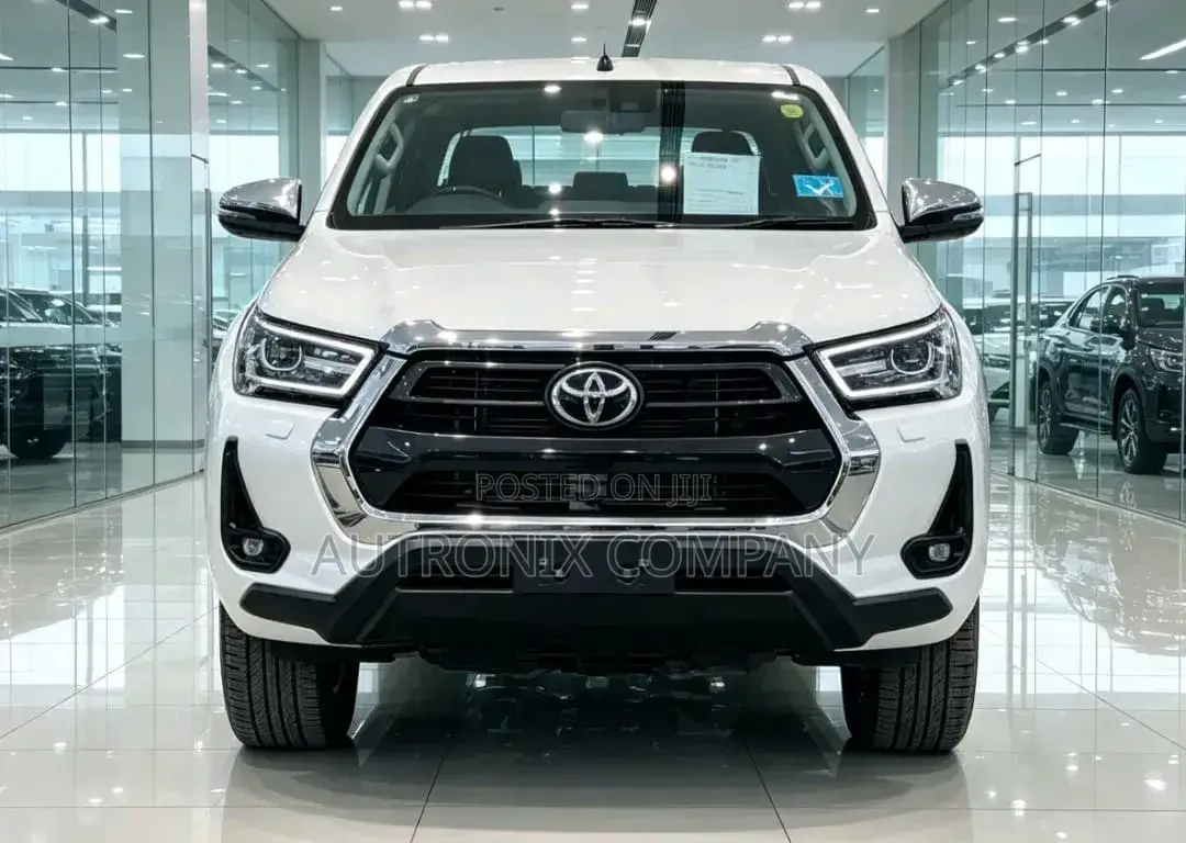 Toyota Hilux 2021 White