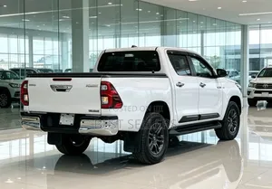 Toyota Hilux 2021 White