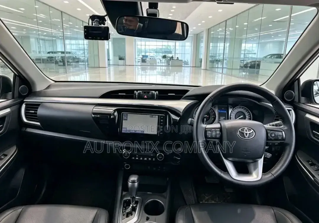 Toyota Hilux 2021 White
