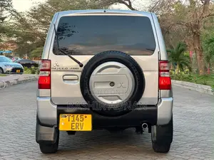 Mitsubishi Pajero 2009 Silver