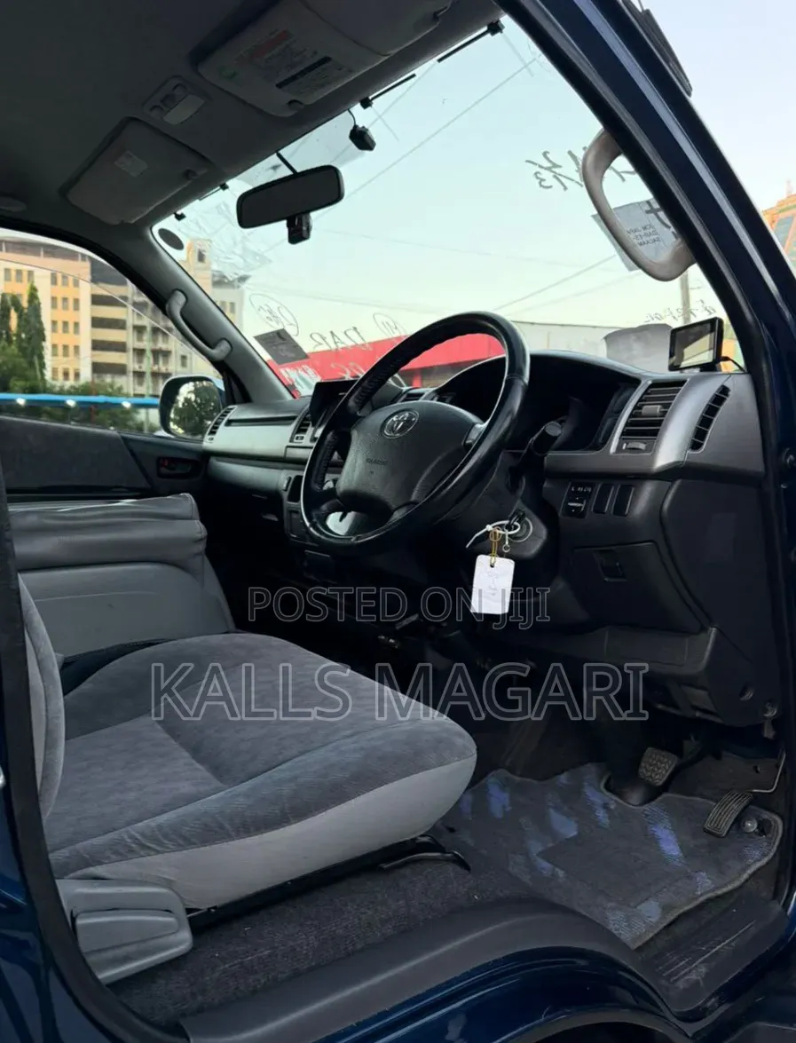Toyota Grand HiAce 2002 Blue