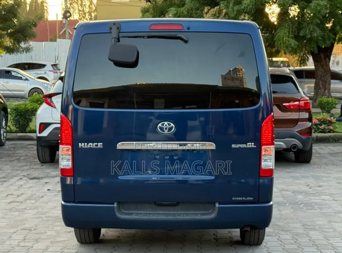 Toyota Grand HiAce 2002 Blue