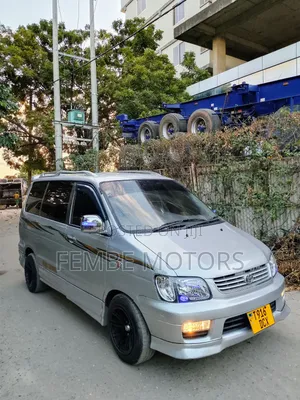 Toyota Noah 2002 Silver