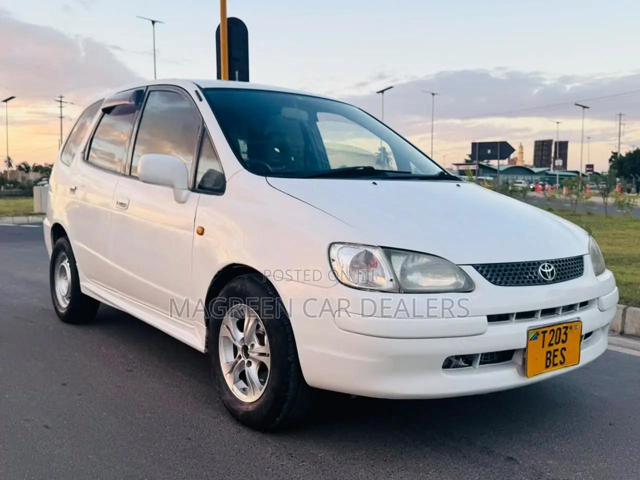 Toyota Corolla Spacio 2000 White