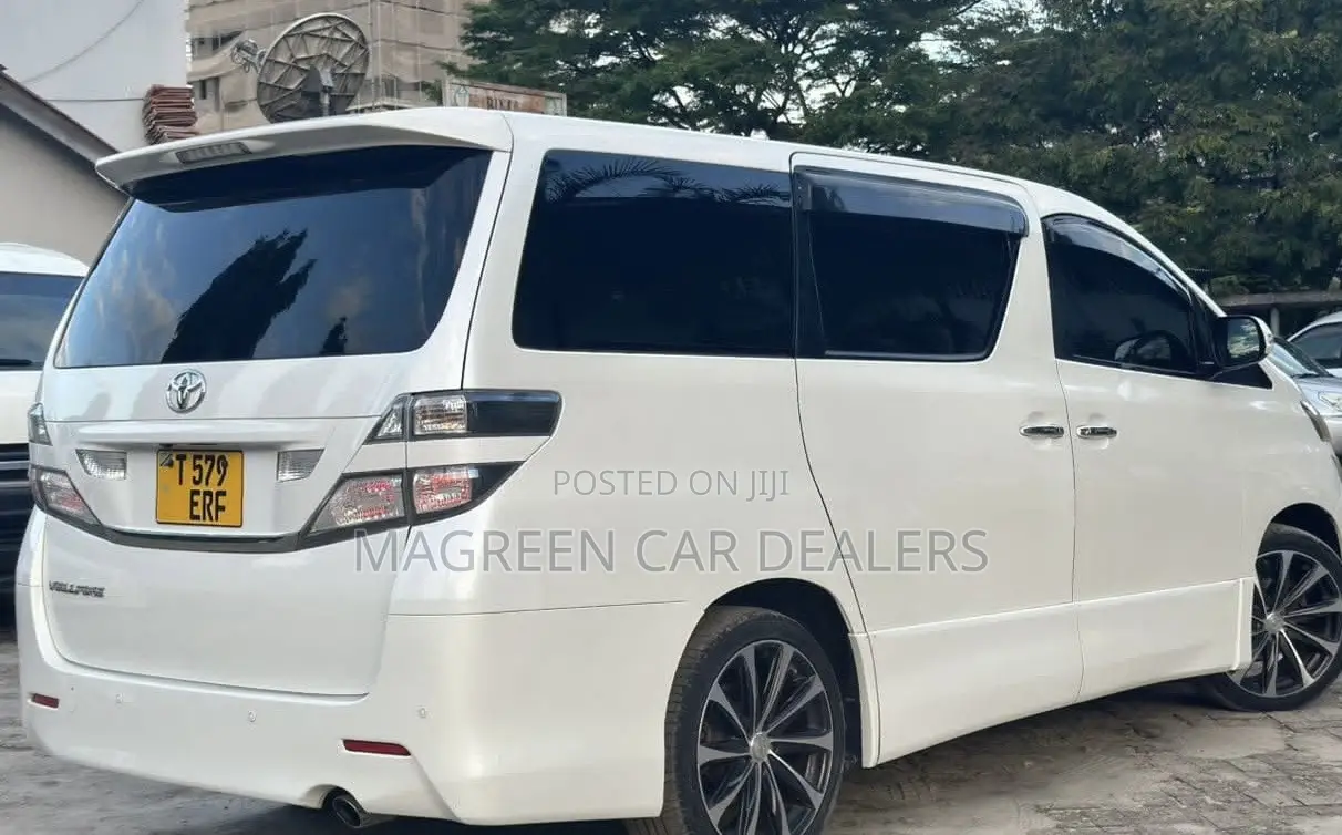 Toyota Vellfire 2010 White