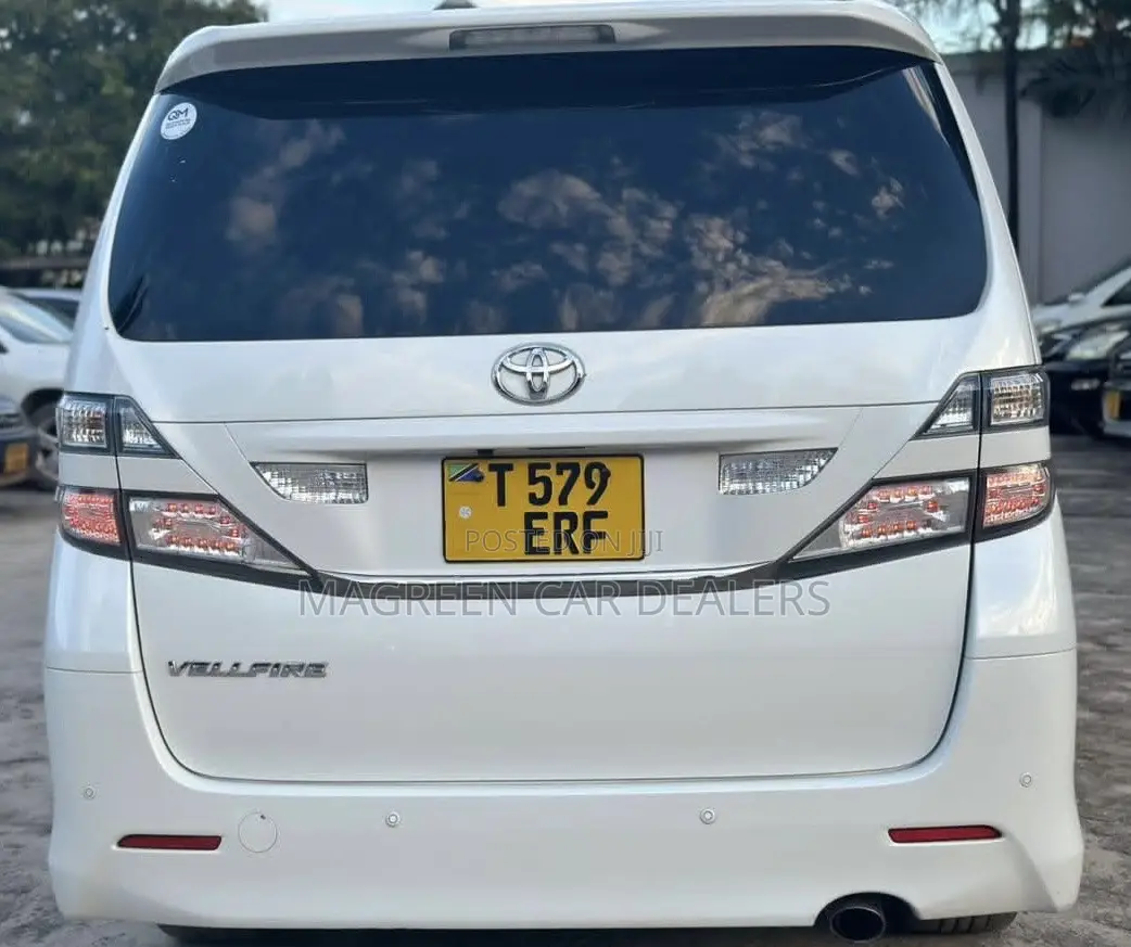 Toyota Vellfire 2010 White