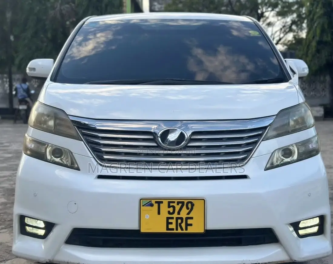 Toyota Vellfire 2010 White