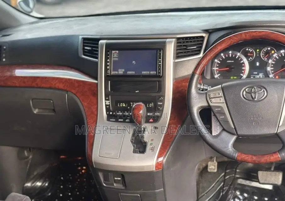 Toyota Vellfire 2010 White