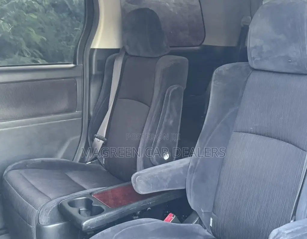 Toyota Vellfire 2011 White