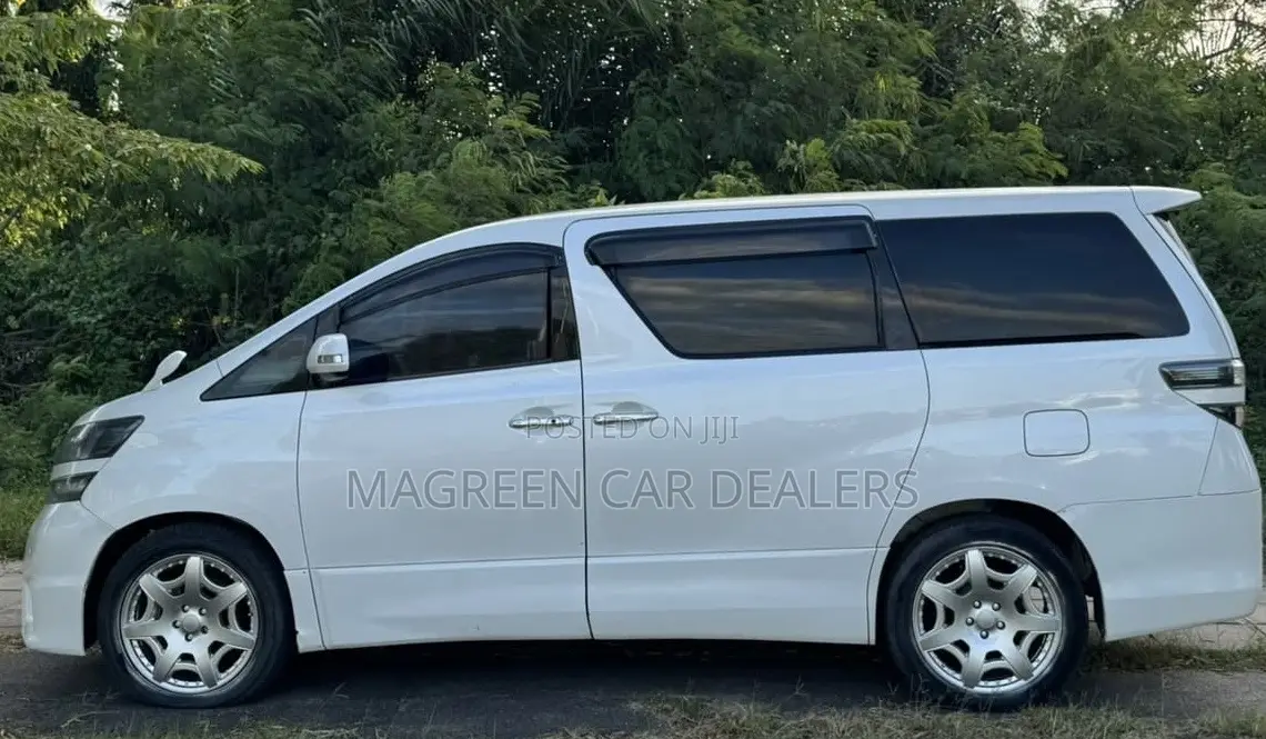 Toyota Vellfire 2011 White