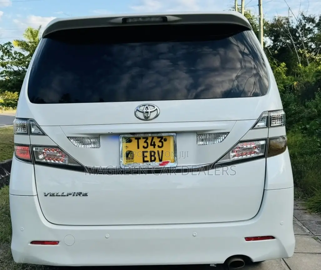Toyota Vellfire 2011 White