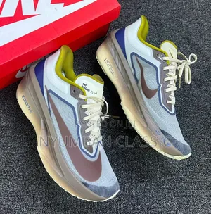 Nike Zoomx Jogging Shoes