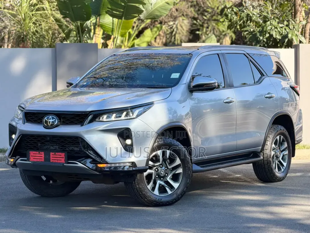 Toyota Fortuner 2024 Silver